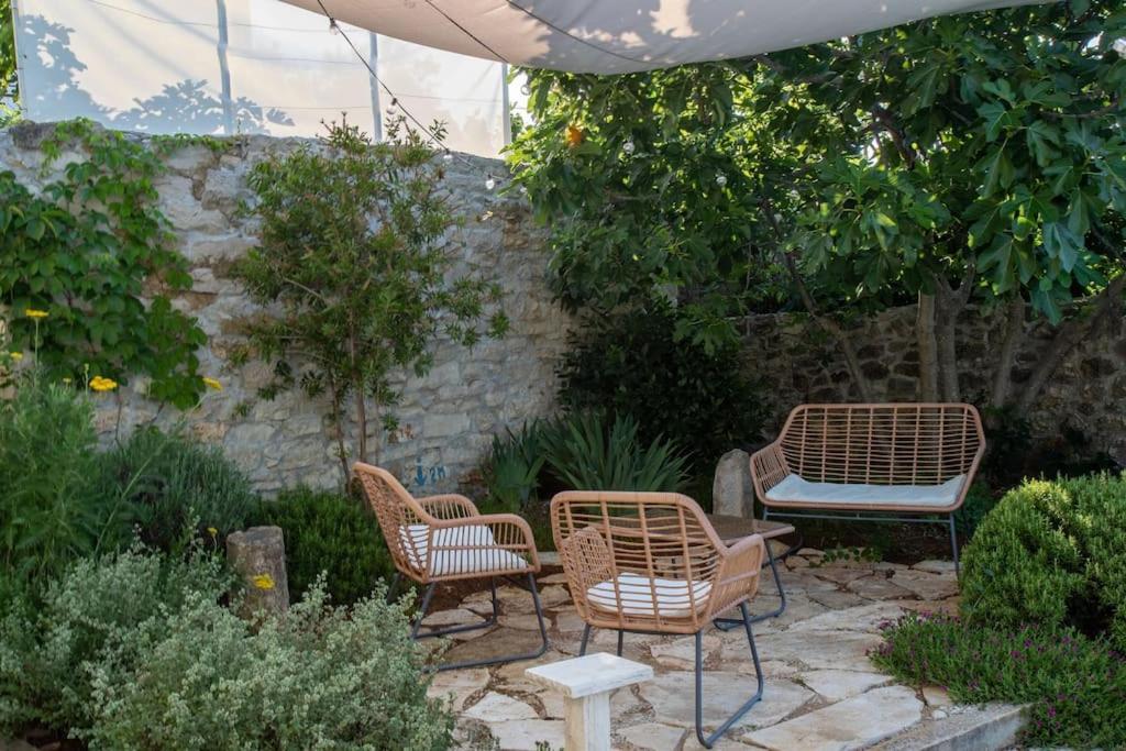 Villa Stone House Kula Milica à Mala Cista Extérieur photo