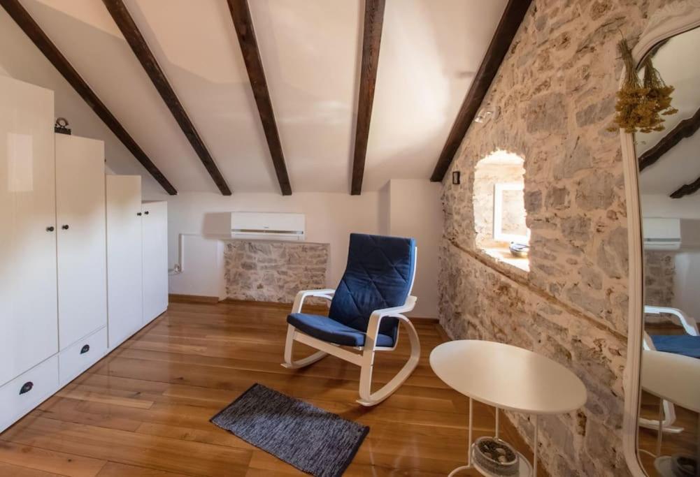 Villa Stone House Kula Milica à Mala Cista Extérieur photo