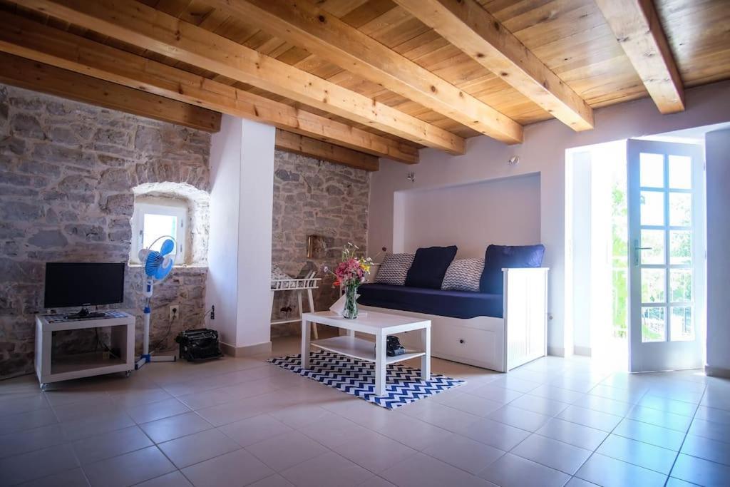 Villa Stone House Kula Milica à Mala Cista Extérieur photo
