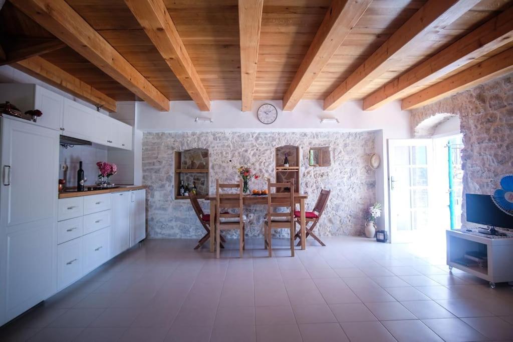 Villa Stone House Kula Milica à Mala Cista Extérieur photo