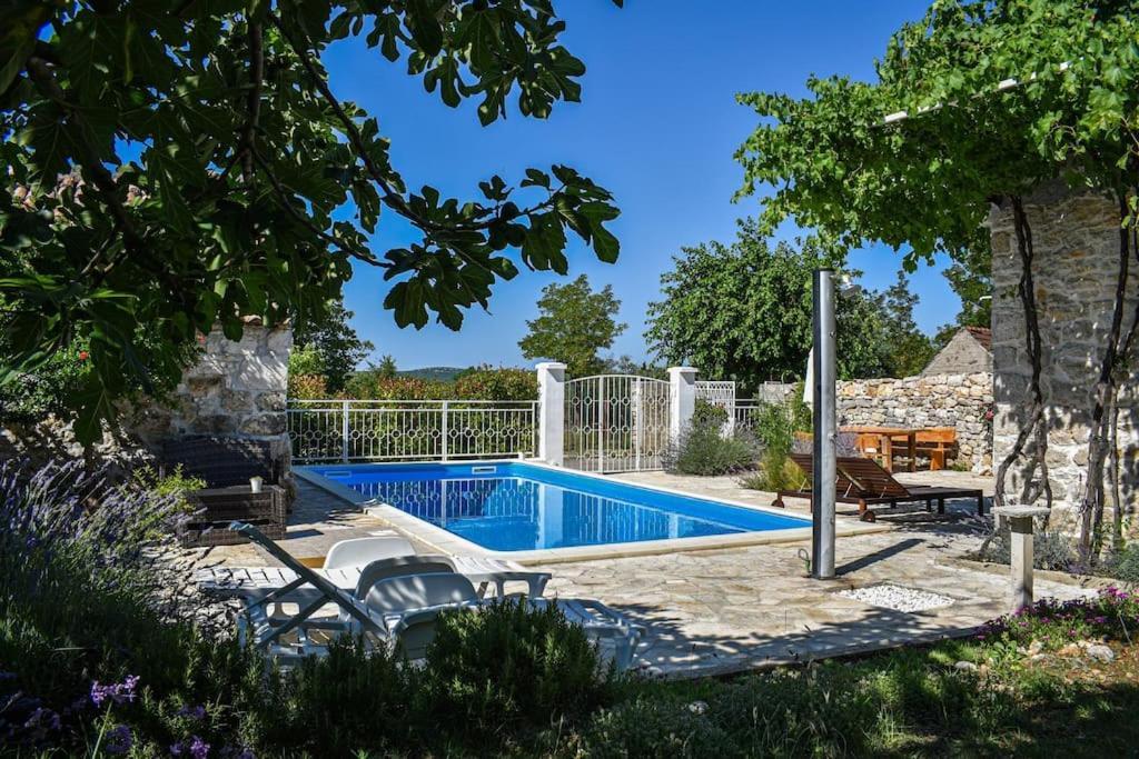 Villa Stone House Kula Milica à Mala Cista Extérieur photo